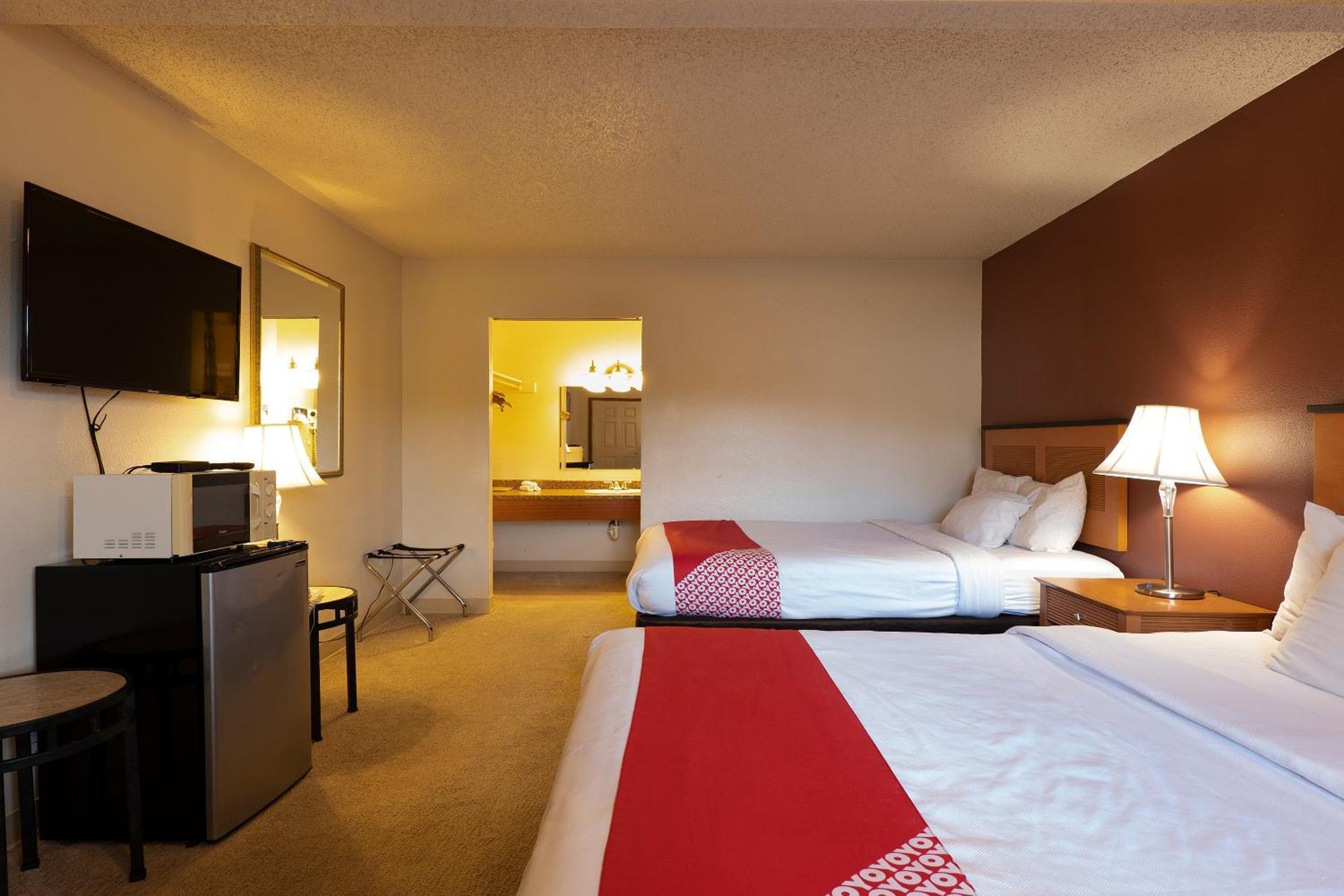 Hotel Oyo I-5 South 2*