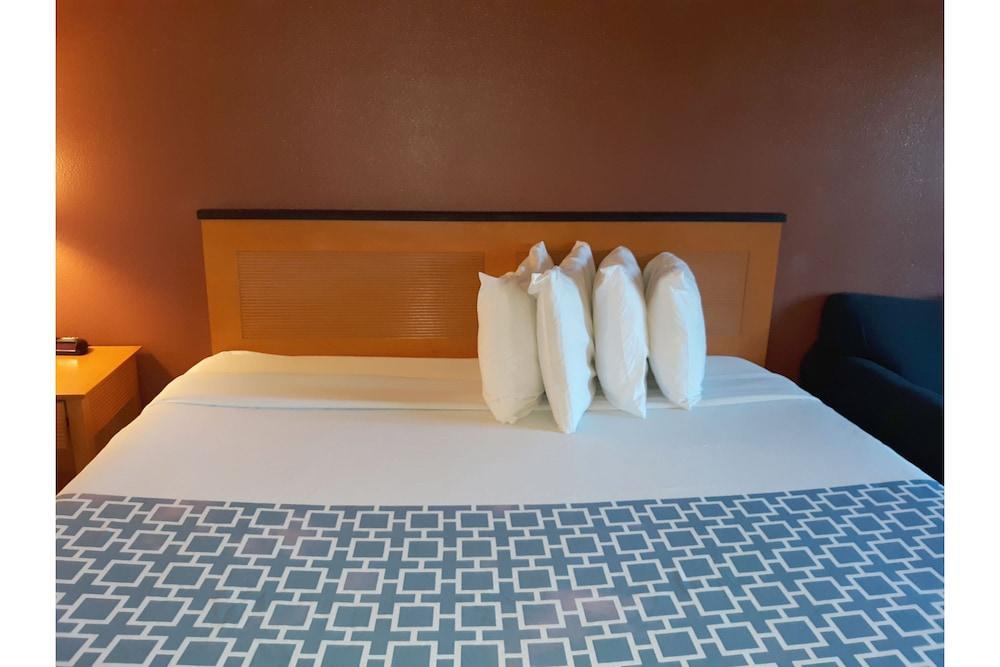Oyo I-5 South Hotel 2*