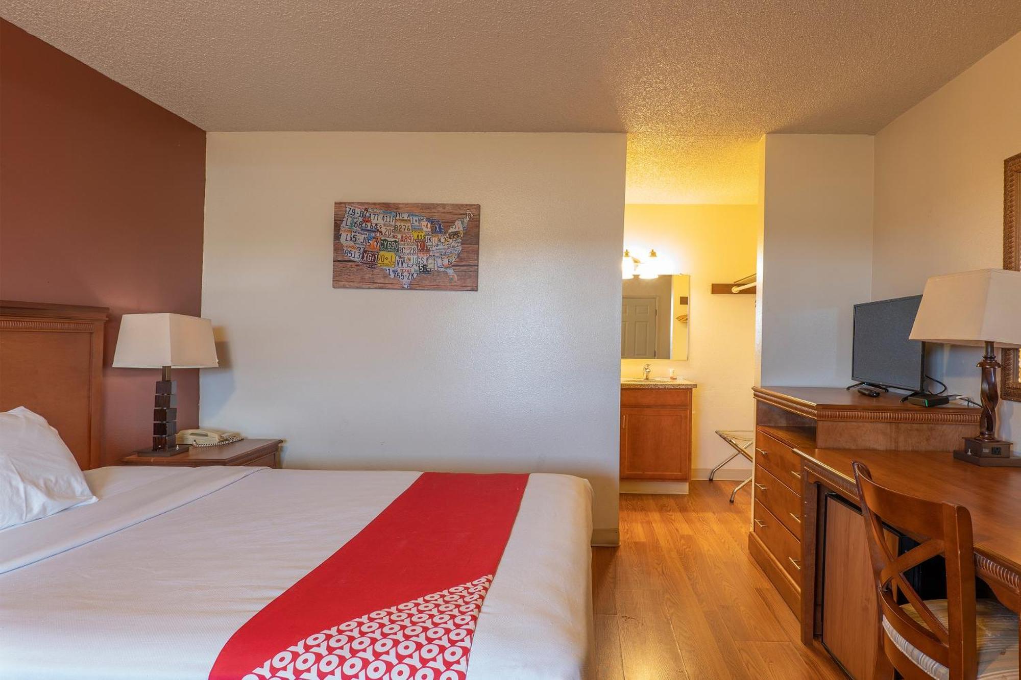 Hotel Oyo I-5 South 2*